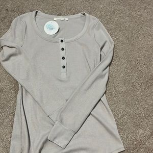 Urban Daizy New with tags button-down long sleeve T-shirt